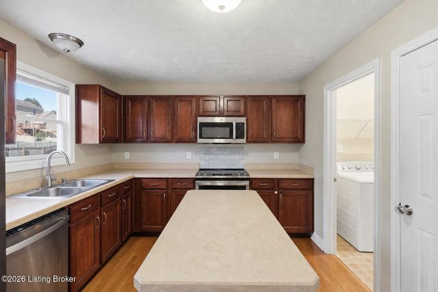 11812 Garden Grove Way, Louisville, KY 40299