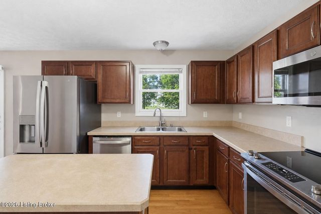 11812 Garden Grove Way, Louisville, KY 40299