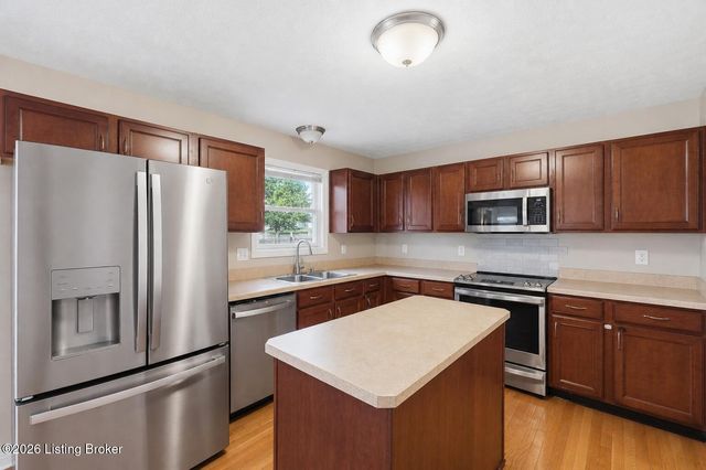 11812 Garden Grove Way, Louisville, KY 40299