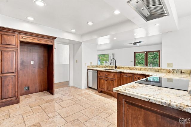 12430 Cattle King Drive, Bakersfield, CA 93306