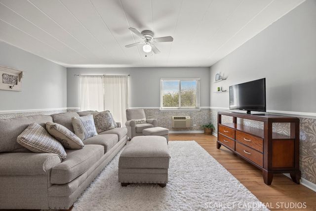 1060 N Mill Street 202, Naperville, IL 60563