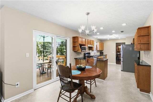 2812 Crestworth Lane, Buford, GA 30519