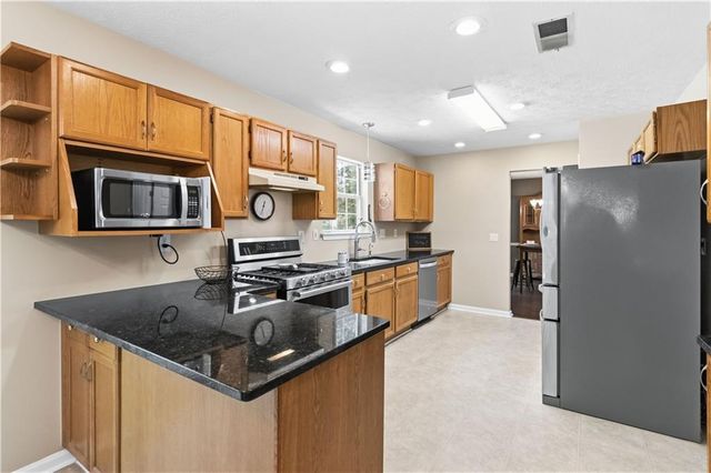 2812 Crestworth Lane, Buford, GA 30519