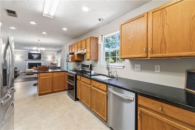 2812 Crestworth Lane, Buford, GA 30519