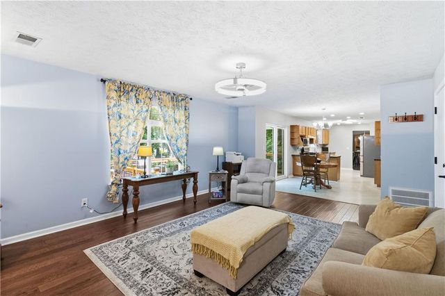 2812 Crestworth Lane, Buford, GA 30519