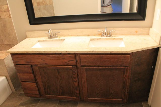 809 W Northgate Drive, Irving, TX 75062