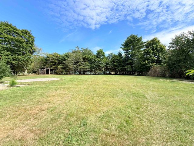 49 South Village Road, Loudon, NH 03307