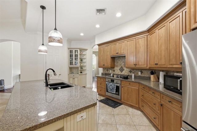 6124 FOXFIELD COURT, Windermere, FL 34786