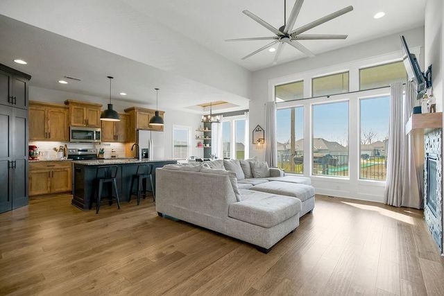 807 W Solomon Drive, Lone Jack, MO 64086