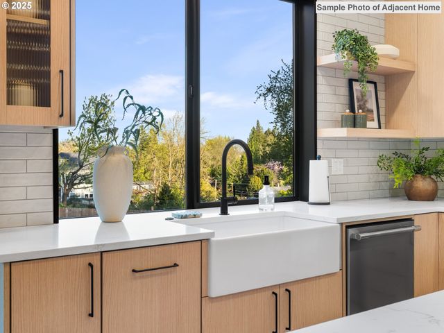 8192 Sw 39th Ave, Portland, OR 97219