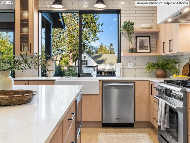 8192 Sw 39th Ave, Portland, OR 97219