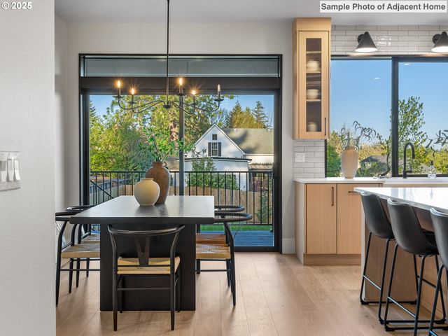 8192 Sw 39th Ave, Portland, OR 97219