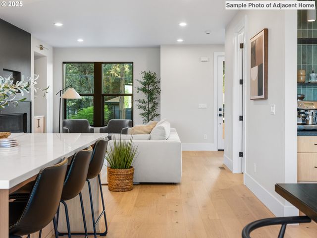 8192 Sw 39th Ave, Portland, OR 97219