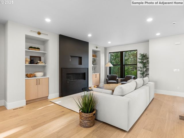 8192 Sw 39th Ave, Portland, OR 97219