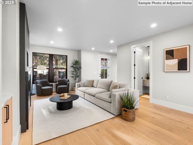 8192 Sw 39th Ave, Portland, OR 97219