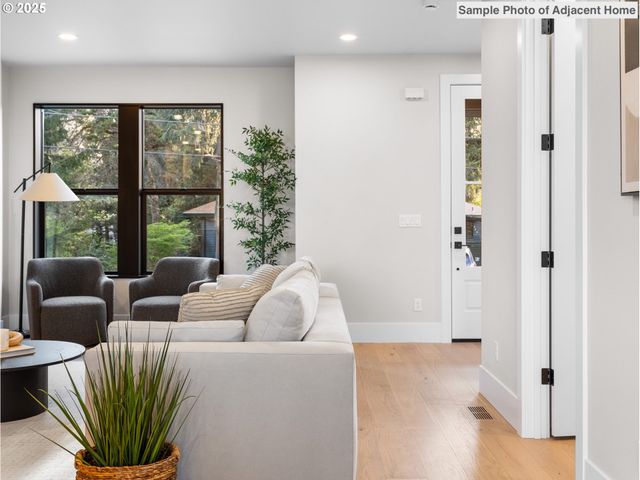 8192 Sw 39th Ave, Portland, OR 97219