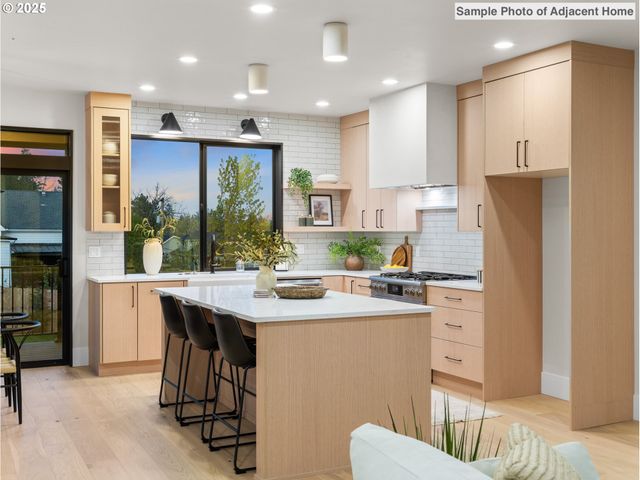 8192 Sw 39th Ave, Portland, OR 97219