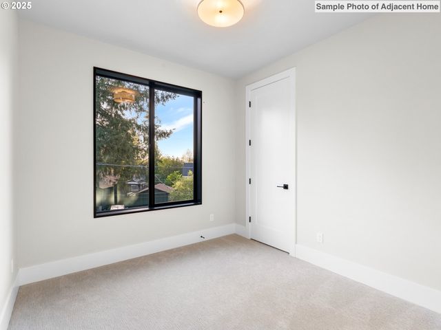8192 Sw 39th Ave, Portland, OR 97219