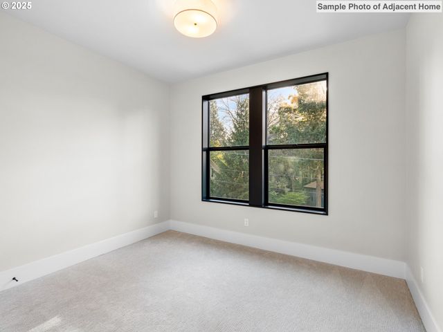 8192 Sw 39th Ave, Portland, OR 97219