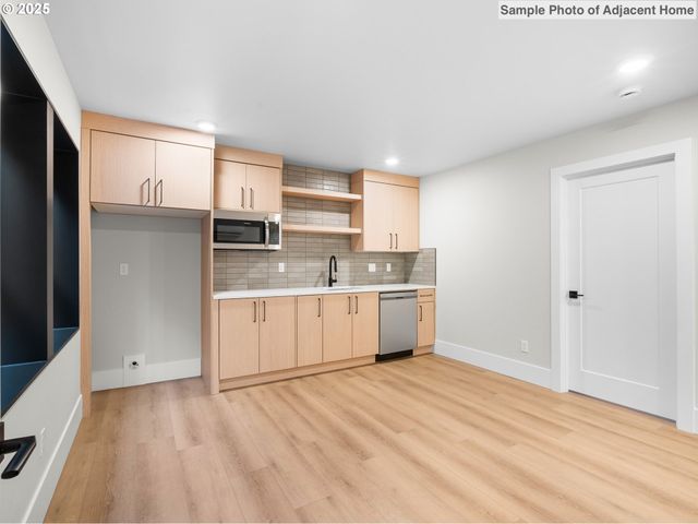 8192 Sw 39th Ave, Portland, OR 97219