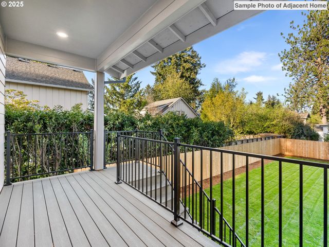 8192 Sw 39th Ave, Portland, OR 97219