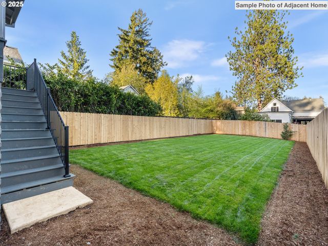 8192 Sw 39th Ave, Portland, OR 97219