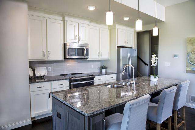 1525 RESIDENCE DR, Columbia, MO 65201