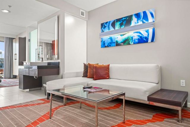 207 5th Ave 940, San Diego, CA 92101