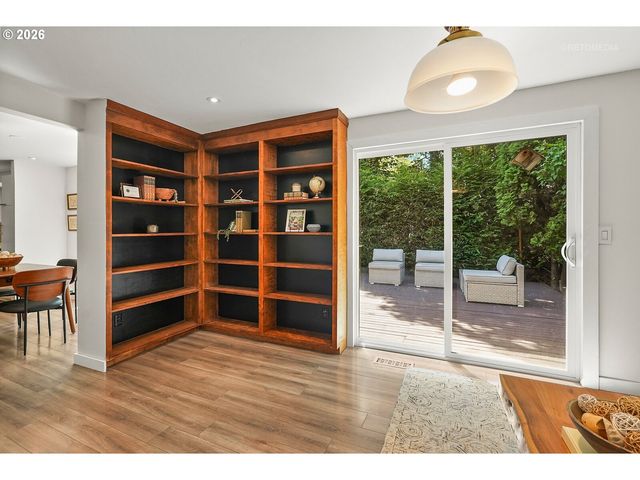 440 Nw YONIA Ct, Hillsboro, OR 97124
