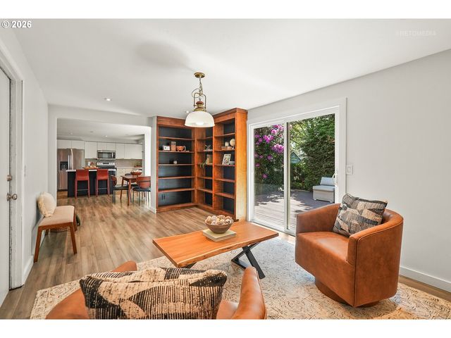 440 Nw YONIA Ct, Hillsboro, OR 97124