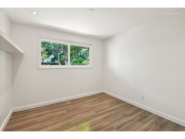 440 Nw YONIA Ct, Hillsboro, OR 97124