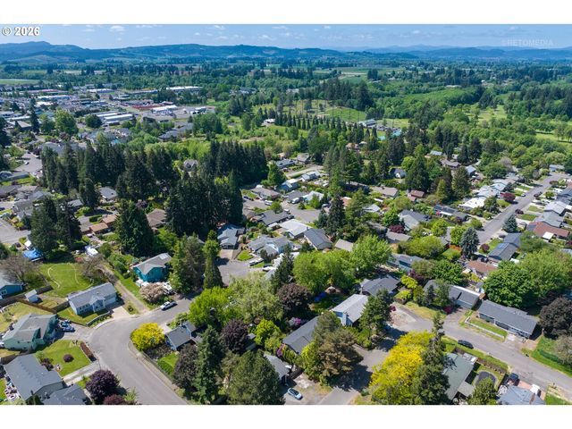440 Nw YONIA Ct, Hillsboro, OR 97124