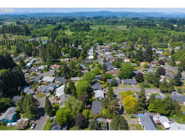 440 Nw YONIA Ct, Hillsboro, OR 97124