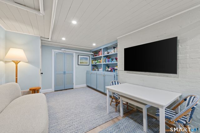 984 Valley Road, Fairfield, CT 06825