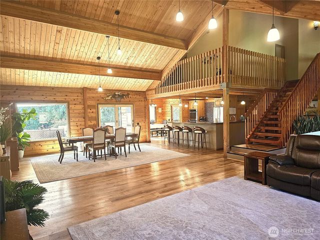 7717 252nd Avenue NE, Redmond, WA 98053