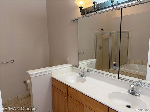 26459 Fieldstone Drive 30, Novi, MI 48374