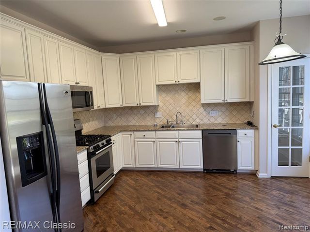 26459 Fieldstone Drive 30, Novi, MI 48374