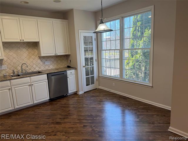 26459 Fieldstone Drive 30, Novi, MI 48374