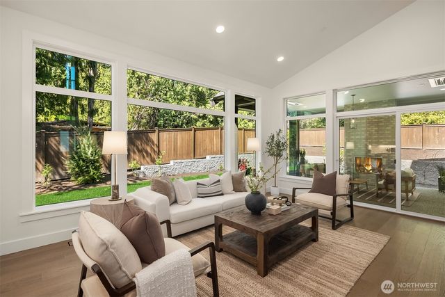 18650 NE 53rd Street, Redmond, WA 98052