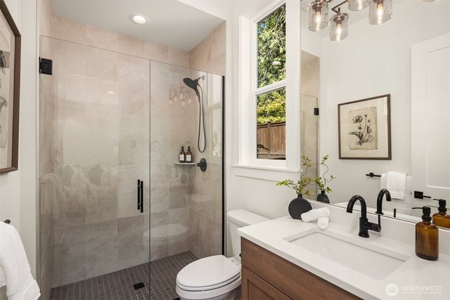 18650 NE 53rd Street, Redmond, WA 98052