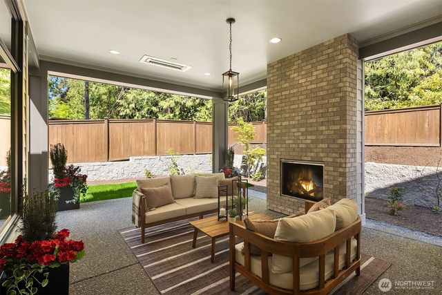 18650 NE 53rd Street, Redmond, WA 98052