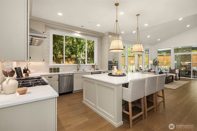 18650 NE 53rd Street, Redmond, WA 98052