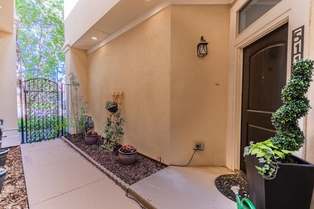 5113 Vandelia Street, Dallas, TX 75235