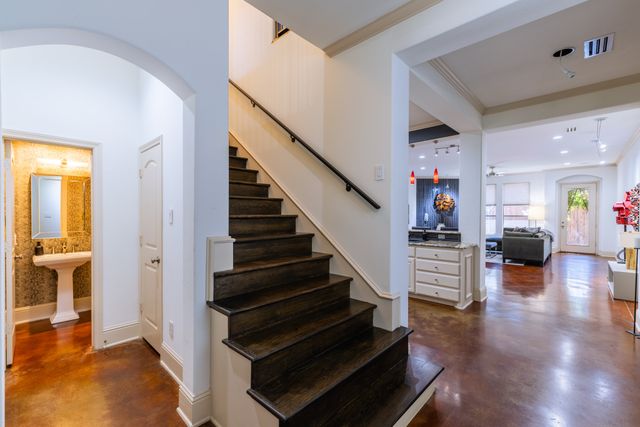 5113 Vandelia Street, Dallas, TX 75235