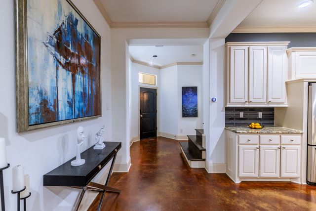 5113 Vandelia Street, Dallas, TX 75235