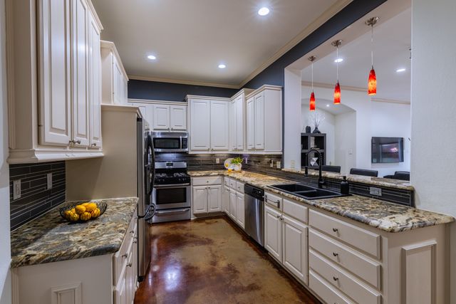 5113 Vandelia Street, Dallas, TX 75235