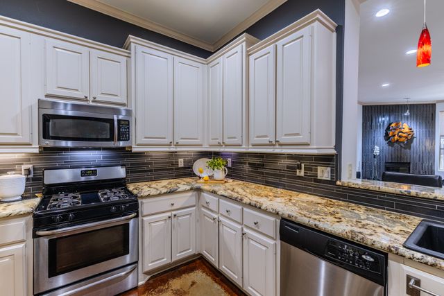 5113 Vandelia Street, Dallas, TX 75235