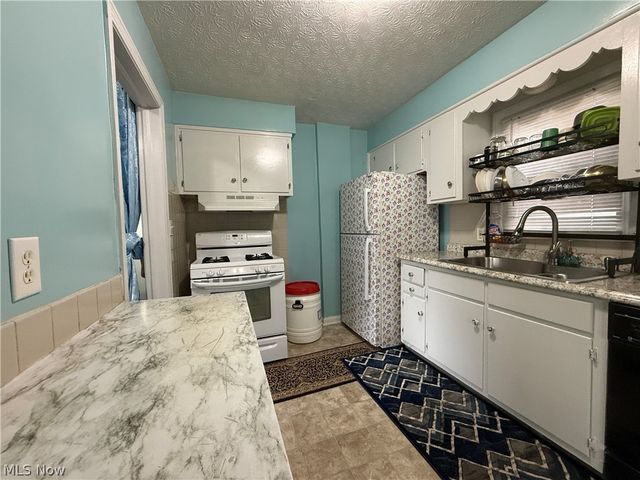 1068 Easton Drive, Akron, OH 44310