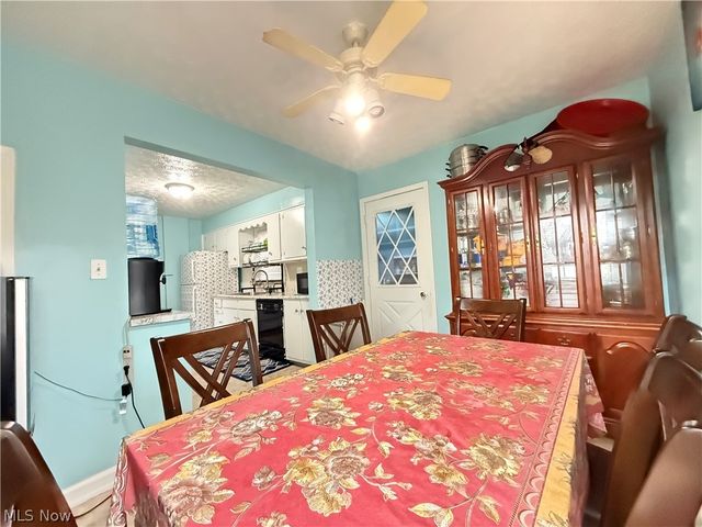 1068 Easton Drive, Akron, OH 44310