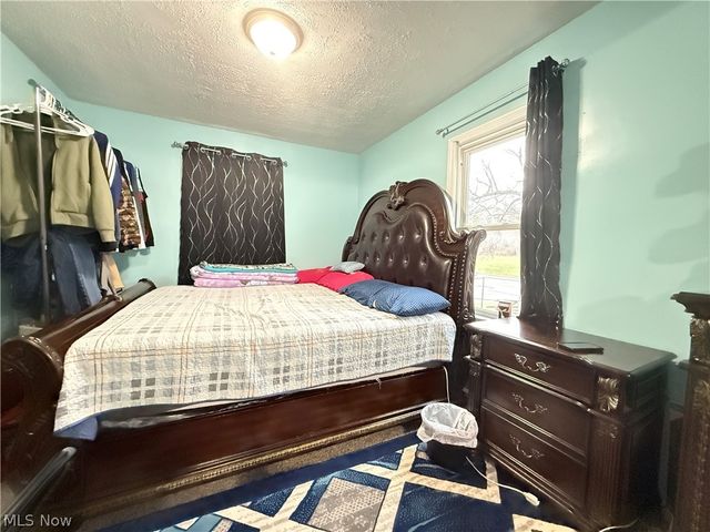 1068 Easton Drive, Akron, OH 44310